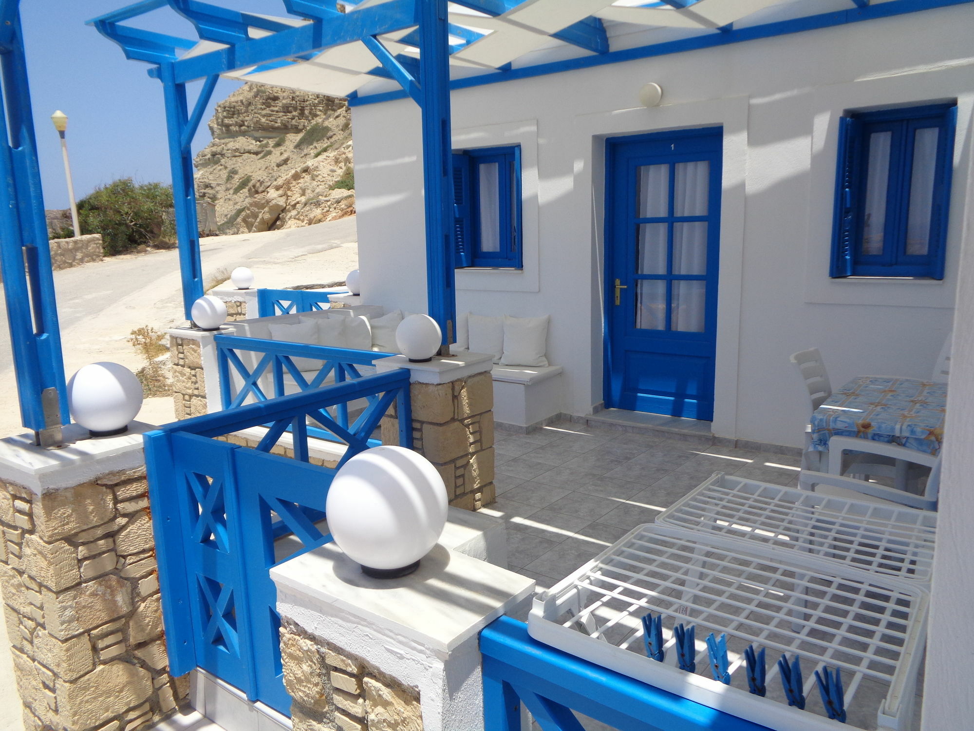 Blue And White Studios & Apartments Lefkos  Eksteriør bilde